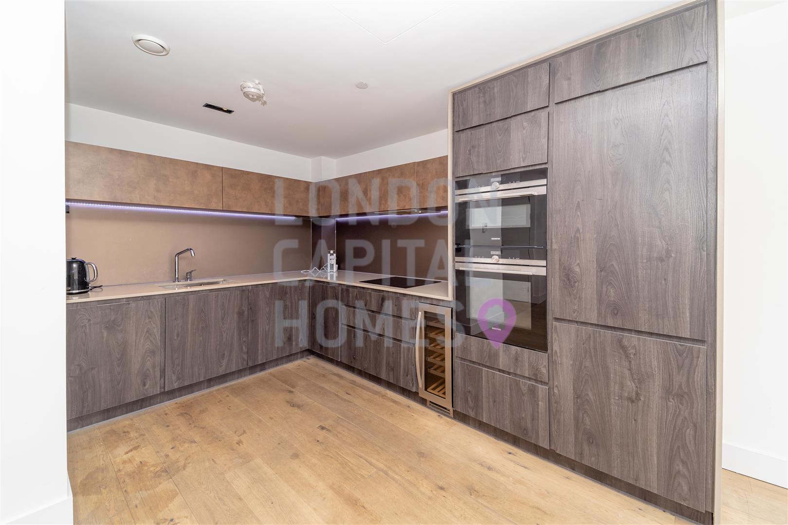 2 bed property in 2 Exchange Gardens, London